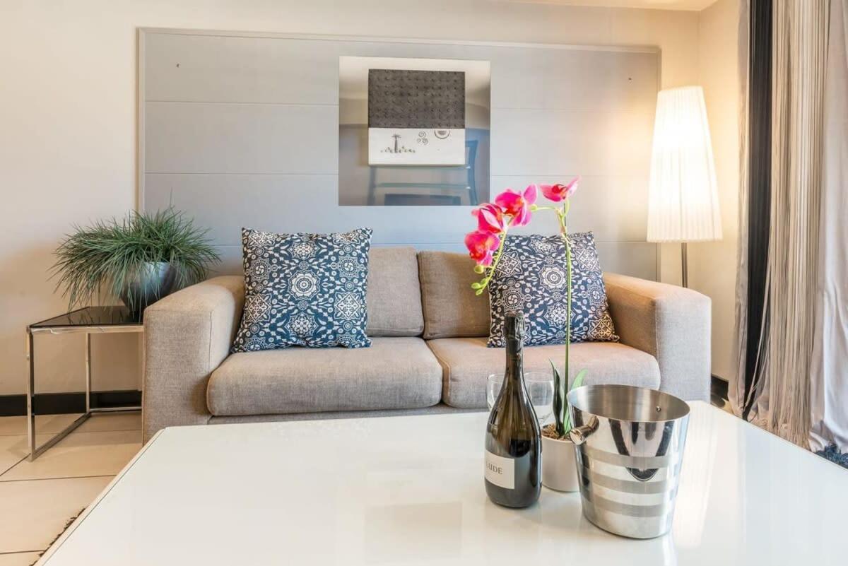 Apartment With Fast Wifi In The Business District W Parking Cape Town