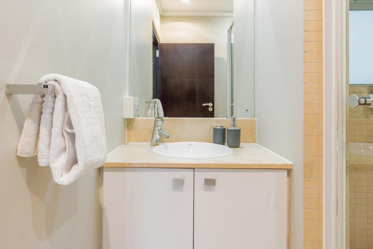 With Fast Wifi In The Business District W Parking Apartment Cape Town