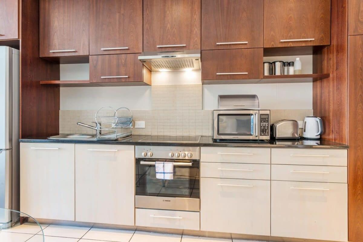 Apartment With Fast Wifi In The Business District W Parking Cape Town