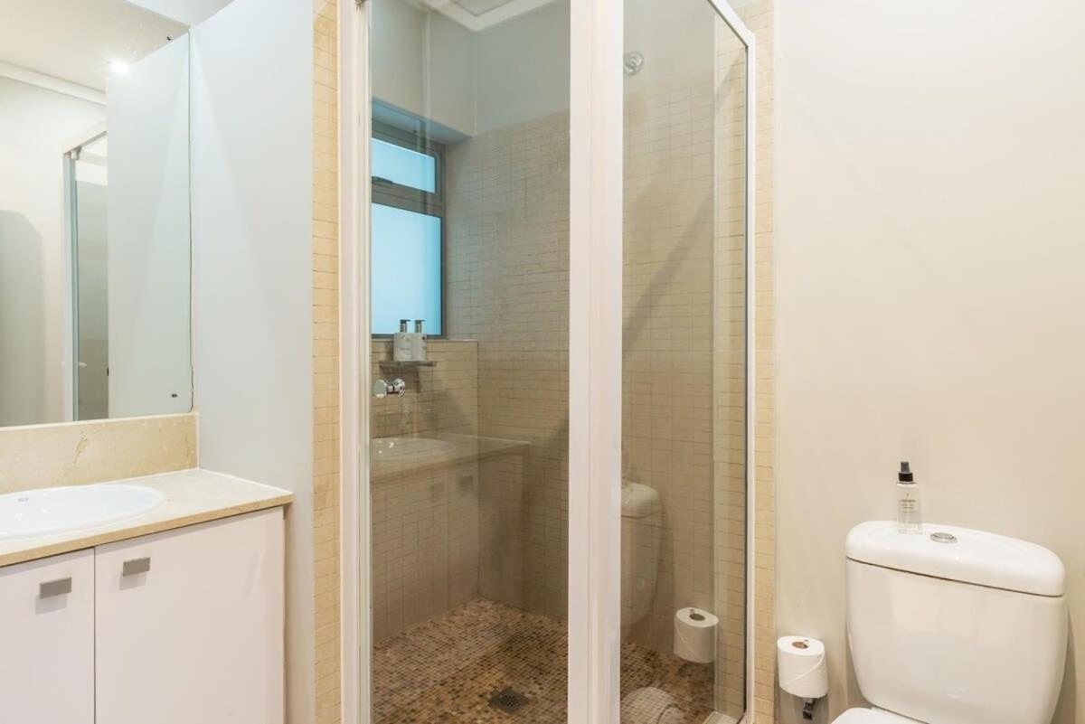 With Fast Wifi In The Business District W Parking * Cape Town