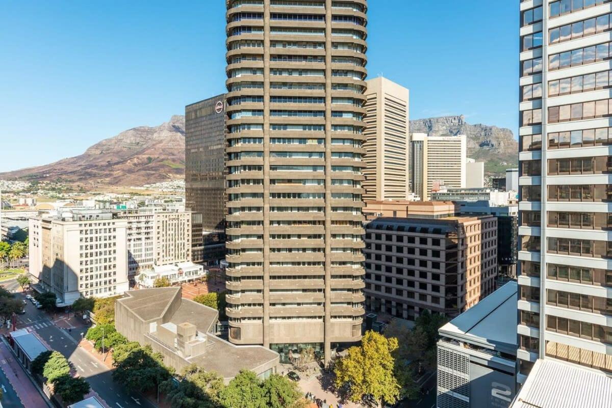 With Fast Wifi In The Business District W Parking Apartment