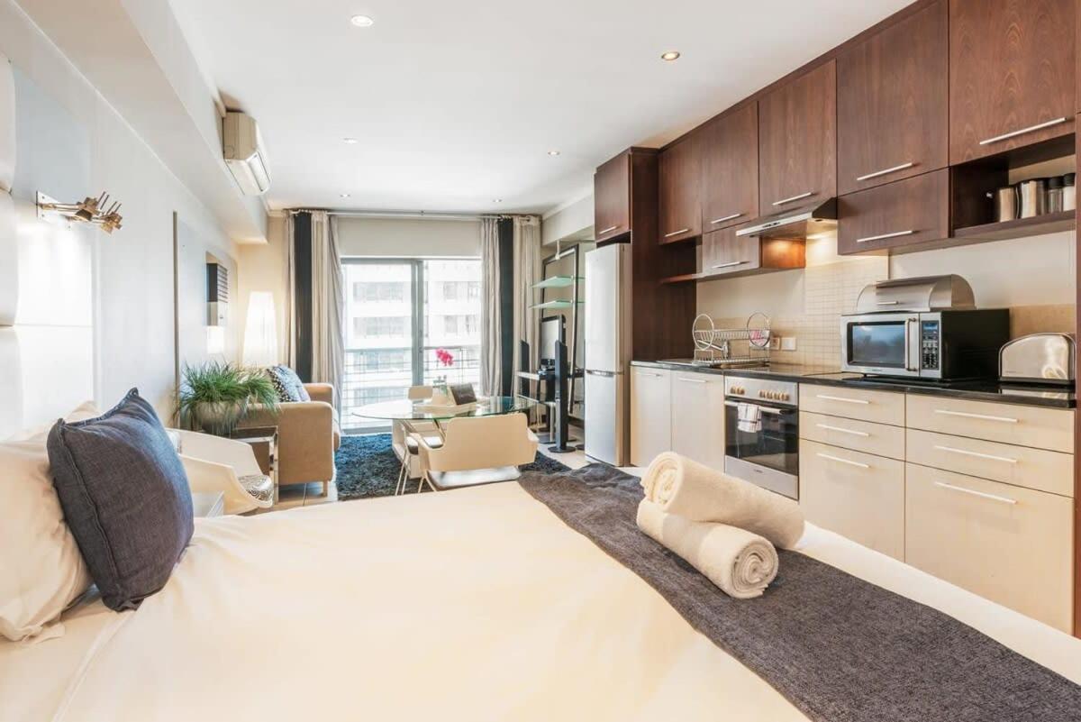 With Fast Wifi In The Business District W Parking Apartment *