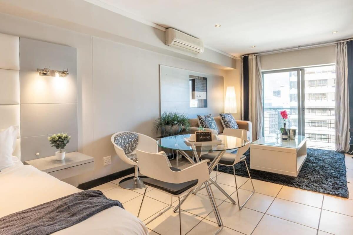 Apartment With Fast Wifi In The Business District W Parking Cape Town